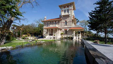 Exceptional villa in front of 