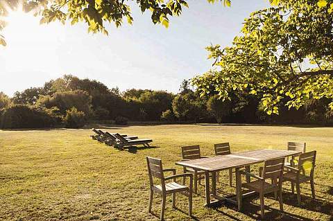 PROPRIETE DE 4 HECTARES A 10 MN DE LA PLAGE DE CONTIS