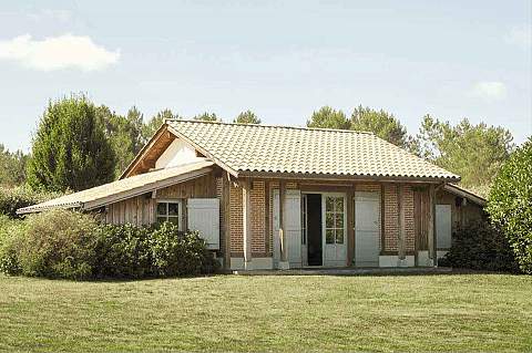 PROPRIETE DE 4 HECTARES A 10 MN DE LA PLAGE DE CONTIS