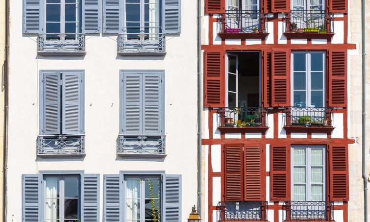 L’ÉTAT DATÉ BIENTÔT ENCADRÉ