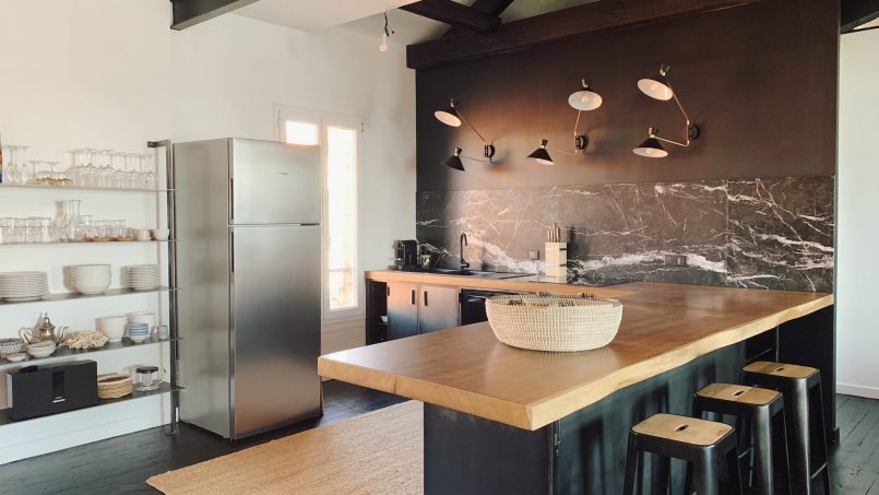 Régulation des locations type Airbnb sur la Côte Basque