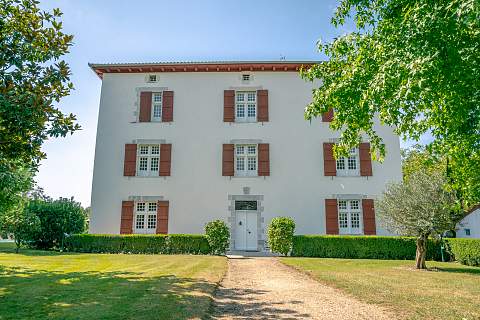 Maison noble historique du début du 16ème siècle renovée