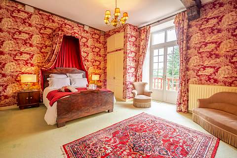 Maison noble historique du début du 16ème siècle renovée