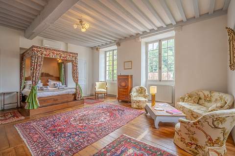 Maison noble historique du début du 16ème siècle renovée