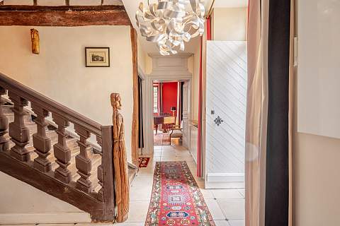 Maison noble historique du début du 16ème siècle renovée