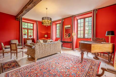 Maison noble historique du début du 16ème siècle renovée