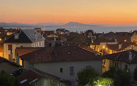 VENDU _ BIARRITZ BEAURIVAGE -  VUE MER ET MONTAGNE