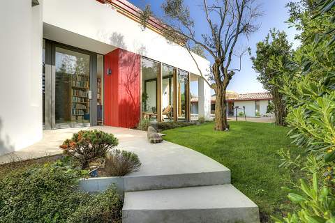 Villa d’architecte à Bidart – vue mer, design et élégance basque