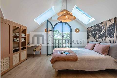 Position dominante pour cette villa lumineuse entre Lac et Océan