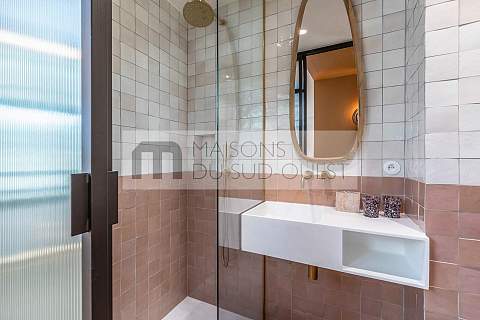 Position dominante pour cette villa lumineuse entre Lac et Océan