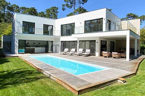 Villa contemporaine climatisée et sa piscine chauffée, au calme !