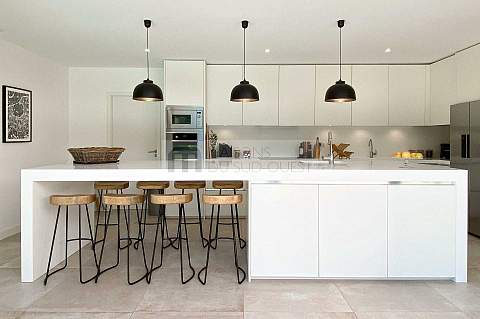 Villa contemporaine climatisée et sa piscine chauffée, au calme !