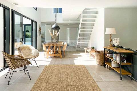 Villa contemporaine climatisée et sa piscine chauffée, au calme !