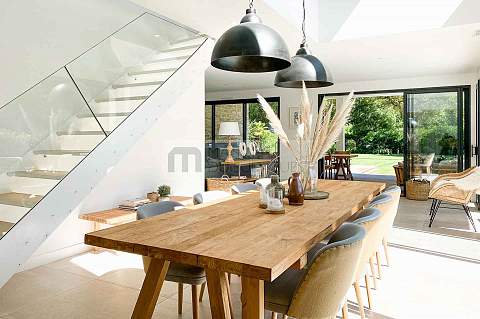 Villa contemporaine climatisée et sa piscine chauffée, au calme !