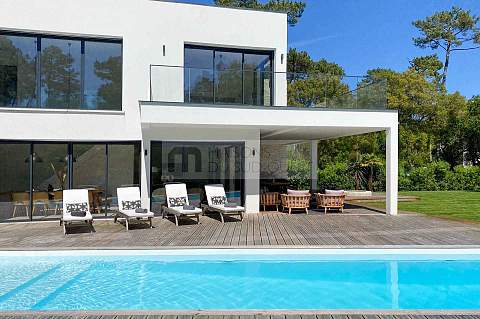 Villa contemporaine climatisée et sa piscine chauffée, au calme !