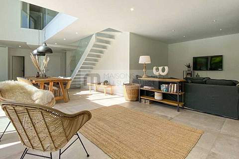 Villa contemporaine climatisée et sa piscine chauffée, au calme !