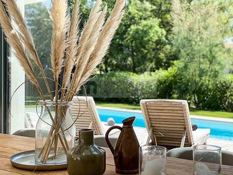 Villa contemporaine climatisée et sa piscine chauffée, au calme !
