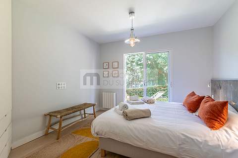 Charming villa with swimming pool overlooking the golf course