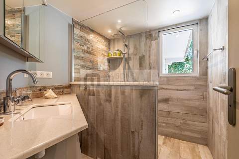 Charming villa with swimming pool overlooking the golf course