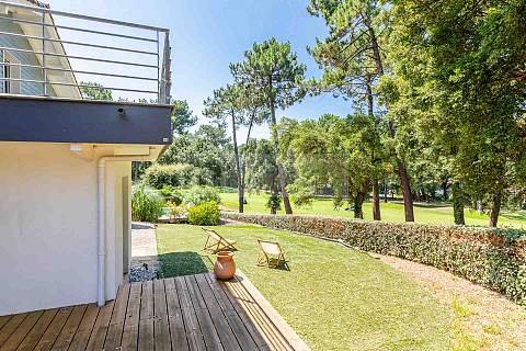 Charming villa with swimming pool overlooking the golf course