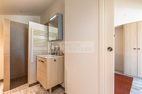 Charming villa with swimming pool overlooking the golf course