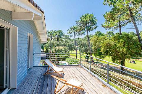 Charming villa with swimming pool overlooking the golf course