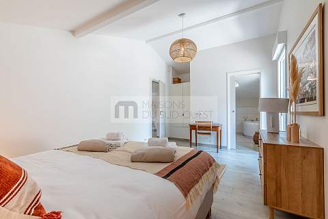 Charming villa with swimming pool overlooking the golf course