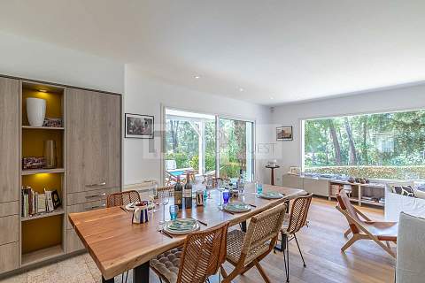 Charming villa with swimming pool overlooking the golf course