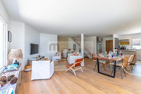 Charming villa with swimming pool overlooking the golf course