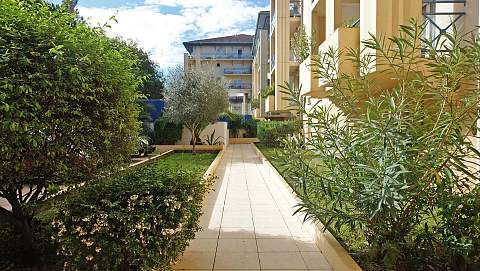 ANGLET - APPT T2 AVEC TERRASSE & PARKING
