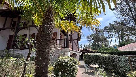 Charmante villa au calme à Seignosse de plus de 200 m2 , idéal pour votre projet.