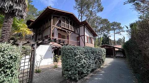 Charmante villa au calme à Seignosse de plus de 200 m2 , idéal pour votre projet.