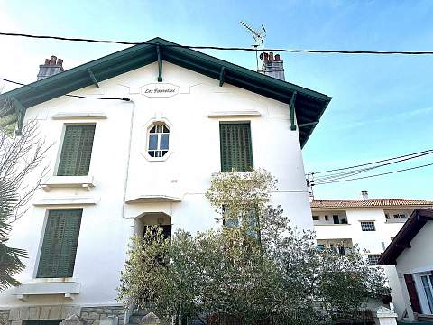 * VENDU * Joli T2  dans l'ancien 40m2 au calme quartier Larrepunte à Biarritz