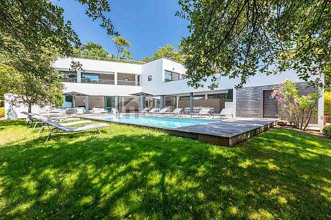 Somptueuse villa contemporaine entre lac et océan