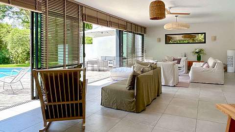 Somptueuse villa contemporaine entre lac et océan