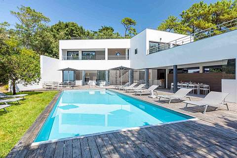 Somptueuse villa contemporaine entre lac et océan