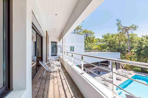 Somptueuse villa contemporaine entre lac et océan