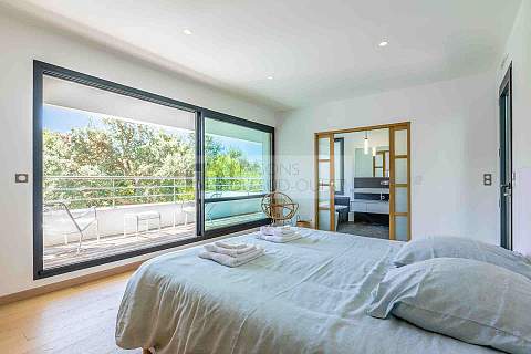 Somptueuse villa contemporaine entre lac et océan