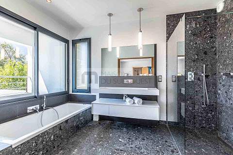 Somptueuse villa contemporaine entre lac et océan