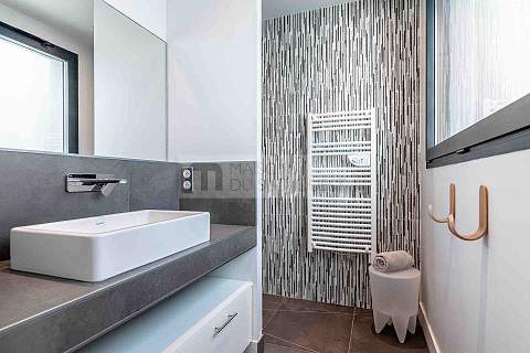 Somptueuse villa contemporaine entre lac et océan