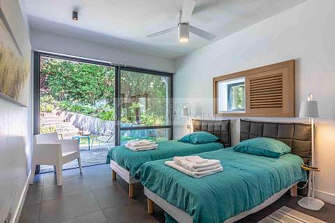 Somptueuse villa contemporaine entre lac et océan