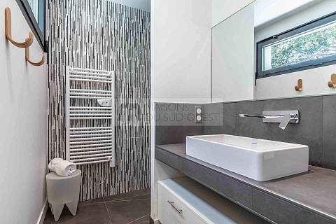 Somptueuse villa contemporaine entre lac et océan