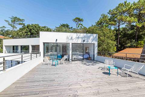 Somptueuse villa contemporaine entre lac et océan