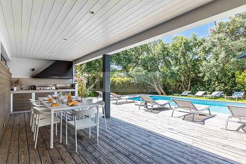 Somptueuse villa contemporaine entre lac et océan