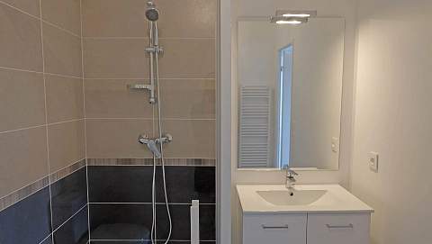 ANGLET - T2 APPT AVEC TERRASSE & PARKING