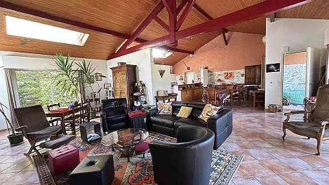 Villa de plain-pied avec séjour cathédrale de 80 m2